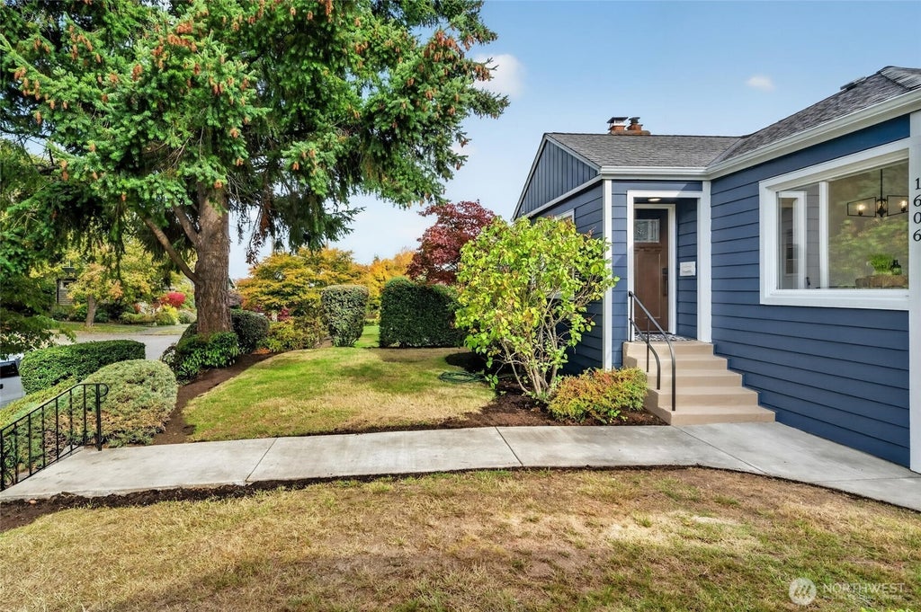 Photo of 1606 42nd Avenue SW, Seattle, WA 98116 (MLS # 2592135)
