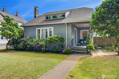Photo of 1228 22nd Avenue, Longview, WA 98632 (MLS # 2560095)