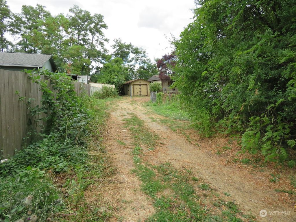 Photo of 38 3rd Avenue S, Algona, WA 98001 (MLS # 2148040)