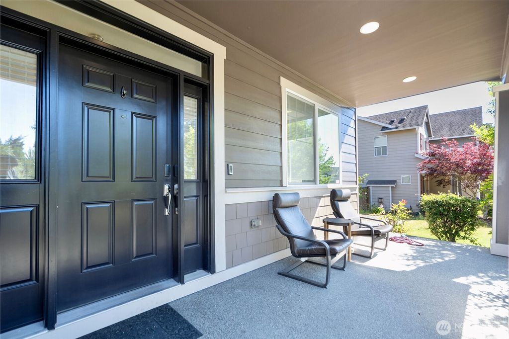 Photo of 1326 SW 340th Street, Federal Way, WA 98023 (MLS # 2402472)