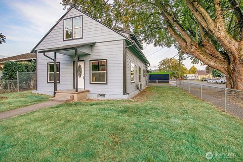 Photo of 1214 S 5th Avenue, Kelso, WA 98626 (MLS # 2432498)