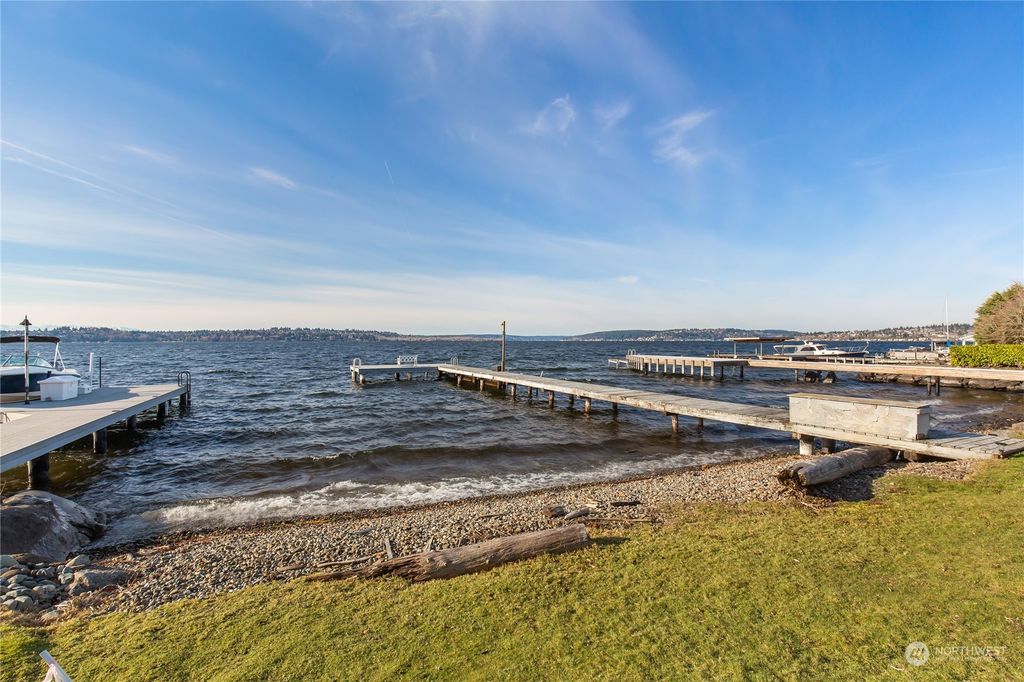 Photo of 4609 92nd Avenue NE, Yarrow Point, WA 98004 (MLS # 2172209)