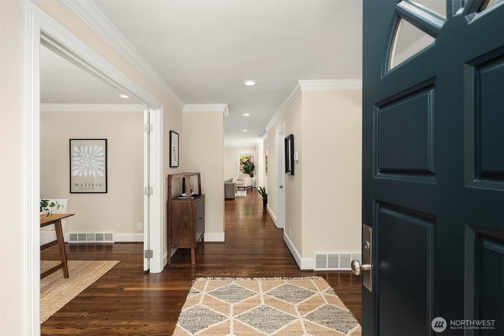 Photo of 214 10th Avenue, Kirkland, WA 98033 (MLS # 2389592)