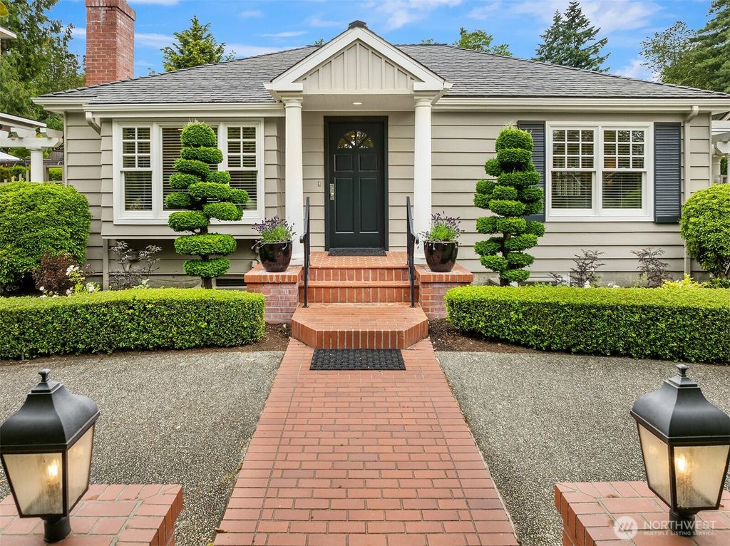 Photo of 214 10th Avenue, Kirkland, WA 98033 (MLS # 2389592)