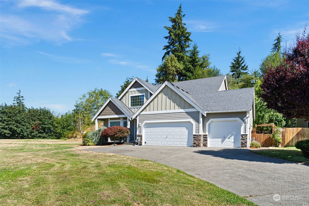 Photo of 3126 SW 309th St St, Federal Way, WA 98023 (MLS # 2269009)