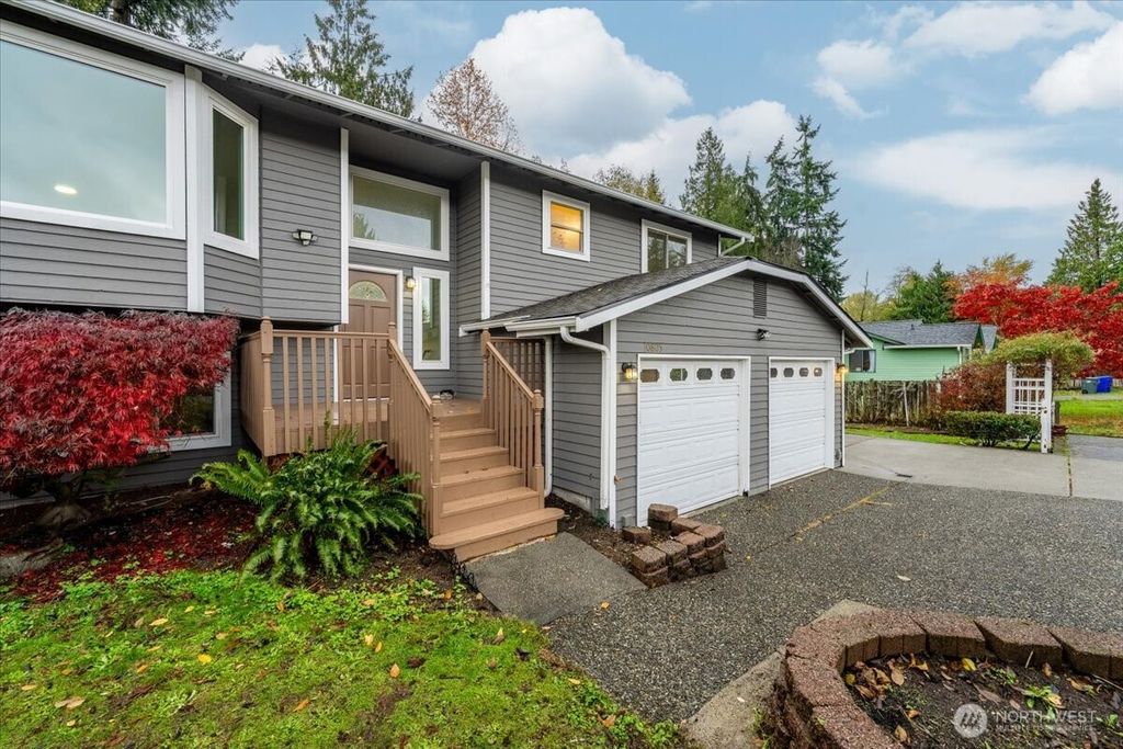 Photo of 10805 5th Avenue SE, Everett, WA 98208 (MLS # 2453336)