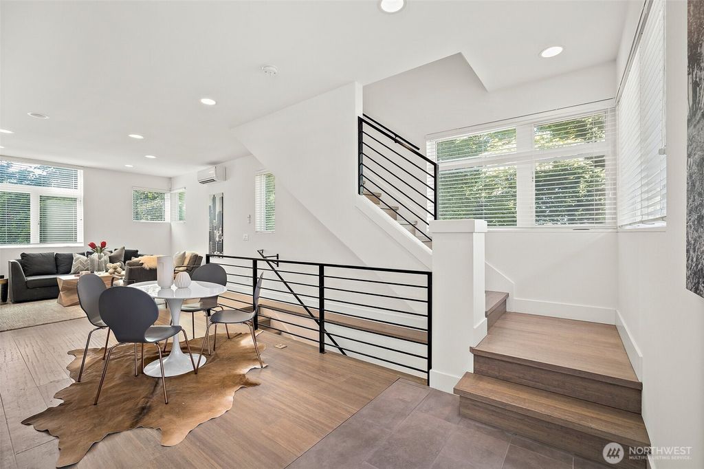 Photo of 1513 Lakeview Boulevard E, Seattle, WA 98102 (MLS # 2393640)