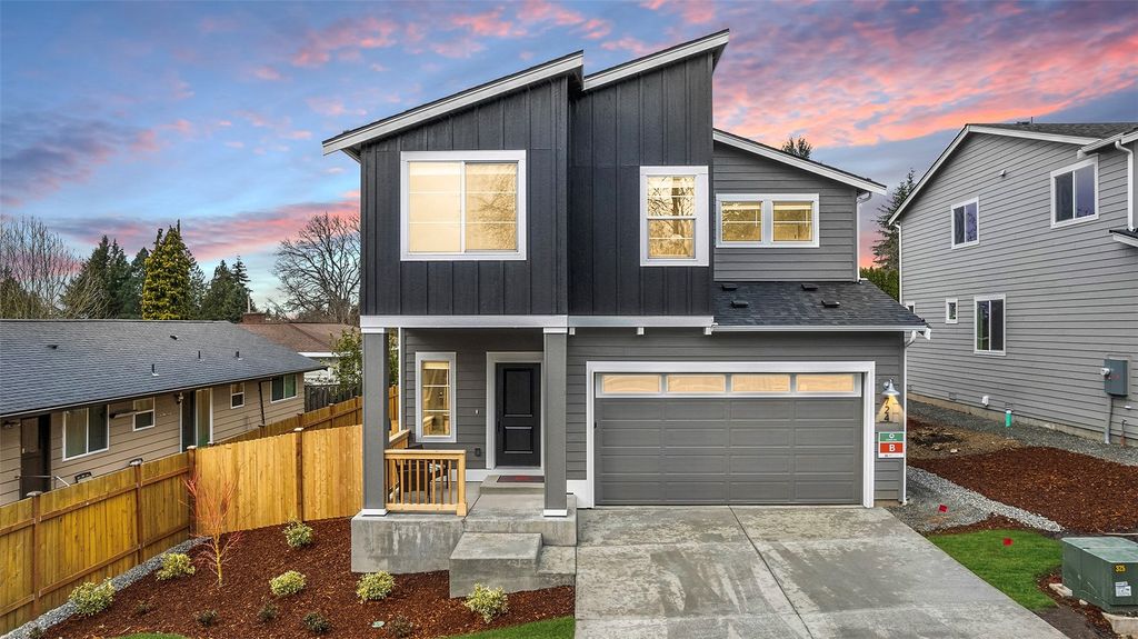 Photo of 724 Van De Vanter Avenue, Kent, WA 98030 (MLS # 2346062)