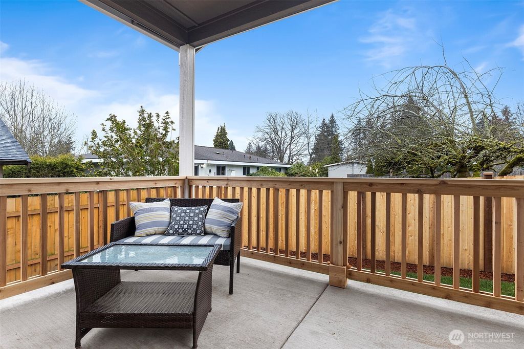 Photo of 724 Van De Vanter Avenue, Kent, WA 98030 (MLS # 2346062)