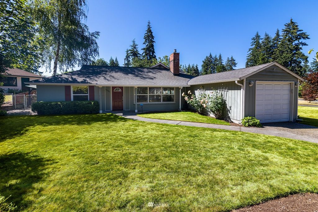 Photo of 16341 Interlake Avenue N, Shoreline, WA 98133 (MLS # 1973470)