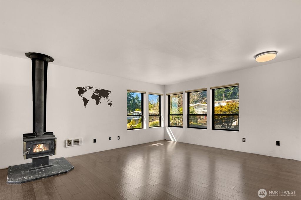 Photo of 20816 7th Avenue S, Des Moines, WA 98198 (MLS # 2440872)