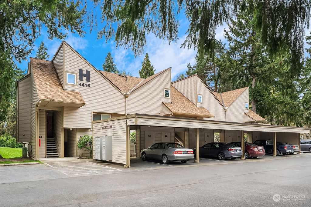 Photo of 4415 145th Avenue NE #H3, Bellevue, WA 98007 (MLS # 2062083)