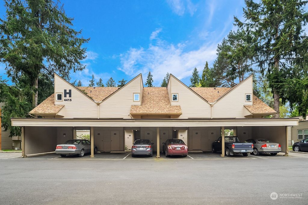Photo of 4415 145th Avenue NE #H3, Bellevue, WA 98007 (MLS # 2062083)