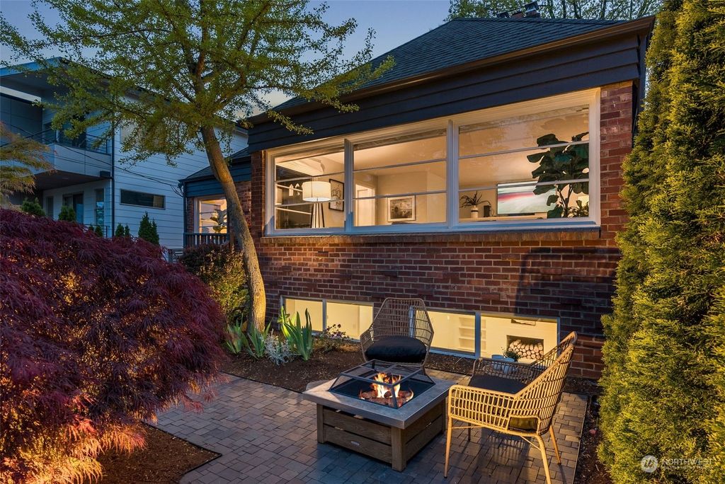 Photo of 6245 34th Avenue NE, Seattle, WA 98115 (MLS # 2227791)