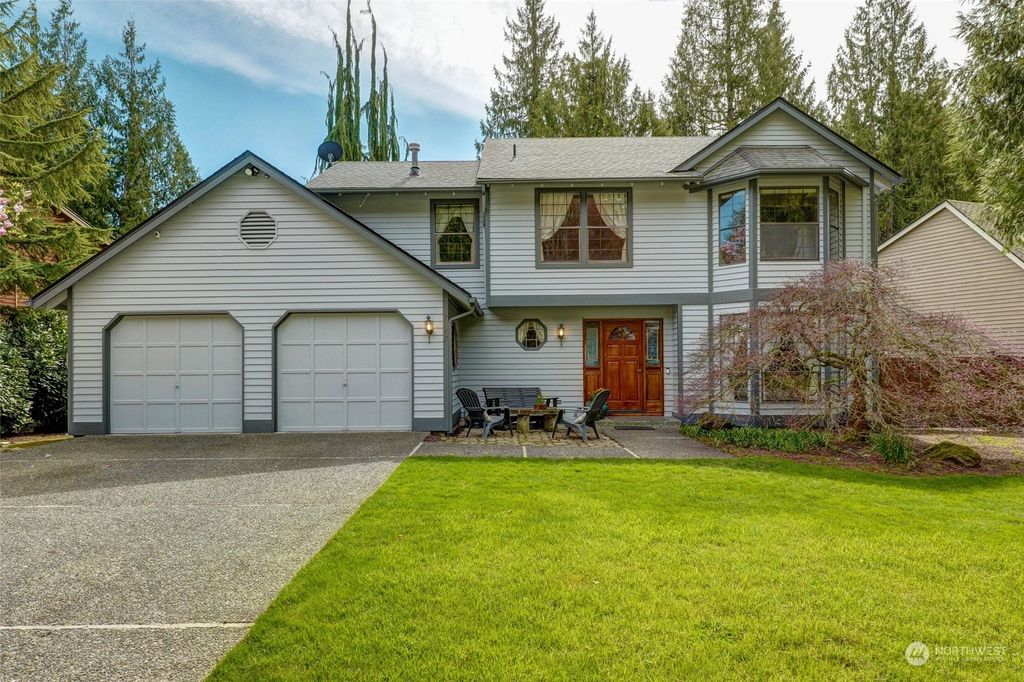 Photo of 17427 NE 138th Street, Redmond, WA 98052 (MLS # 2211832)