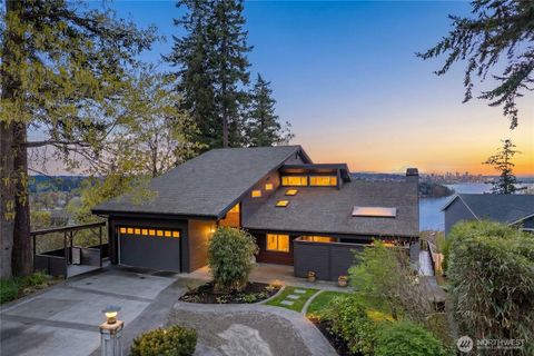 Photo of 11818 89th Place NE, Kirkland, WA 98034 (MLS # 2475675)