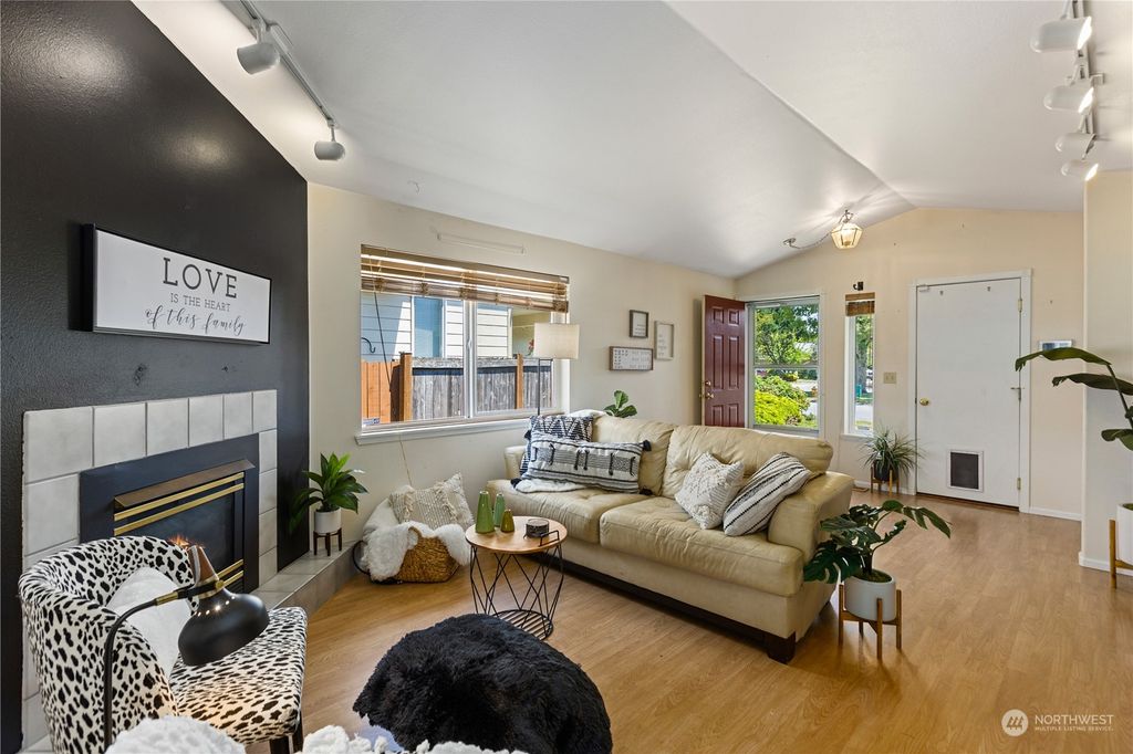 Photo of 17514 Spring Lane Avenue, Marysville, WA 98271 (MLS # 2133515)