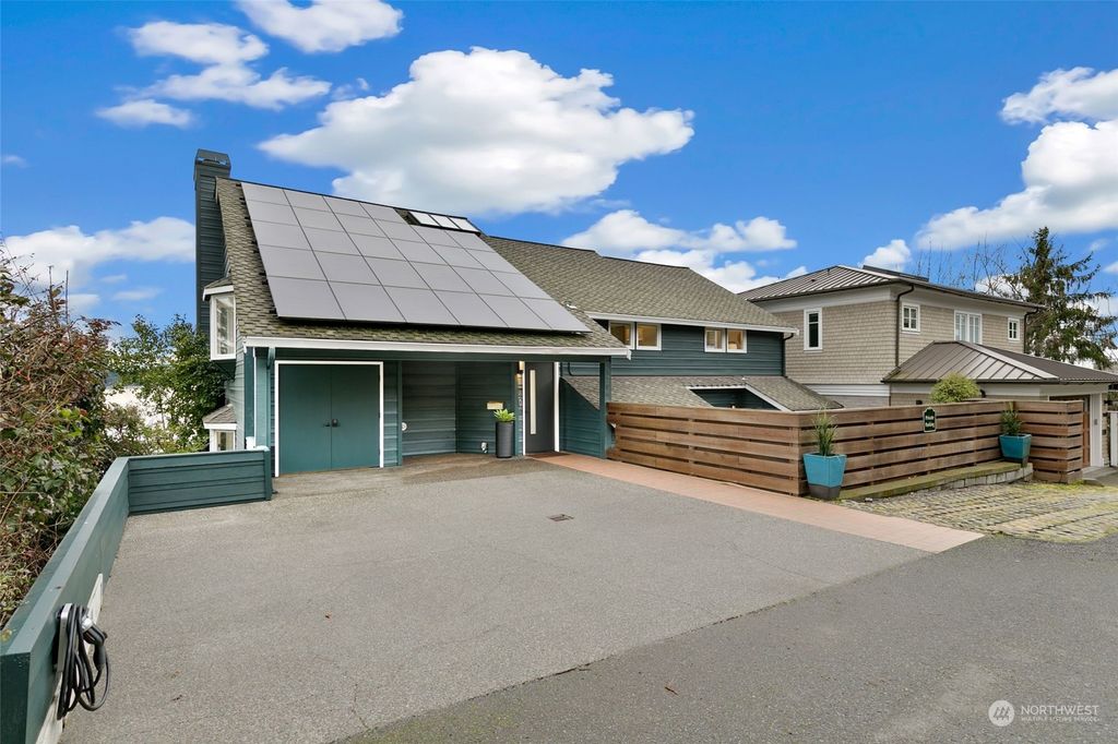 Photo of 1706 Howell Place, Seattle, WA 98122 (MLS # 2188888)