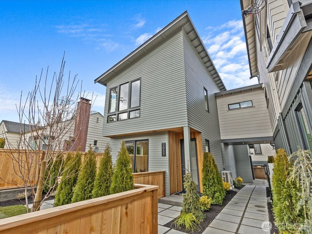 Photo of 1050 NE 98th Street, Seattle, WA 98115 (MLS # 2334956)