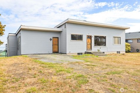 Photo of 1629 W 7th Street, Port Angeles, WA 98363 (MLS # 2439626)