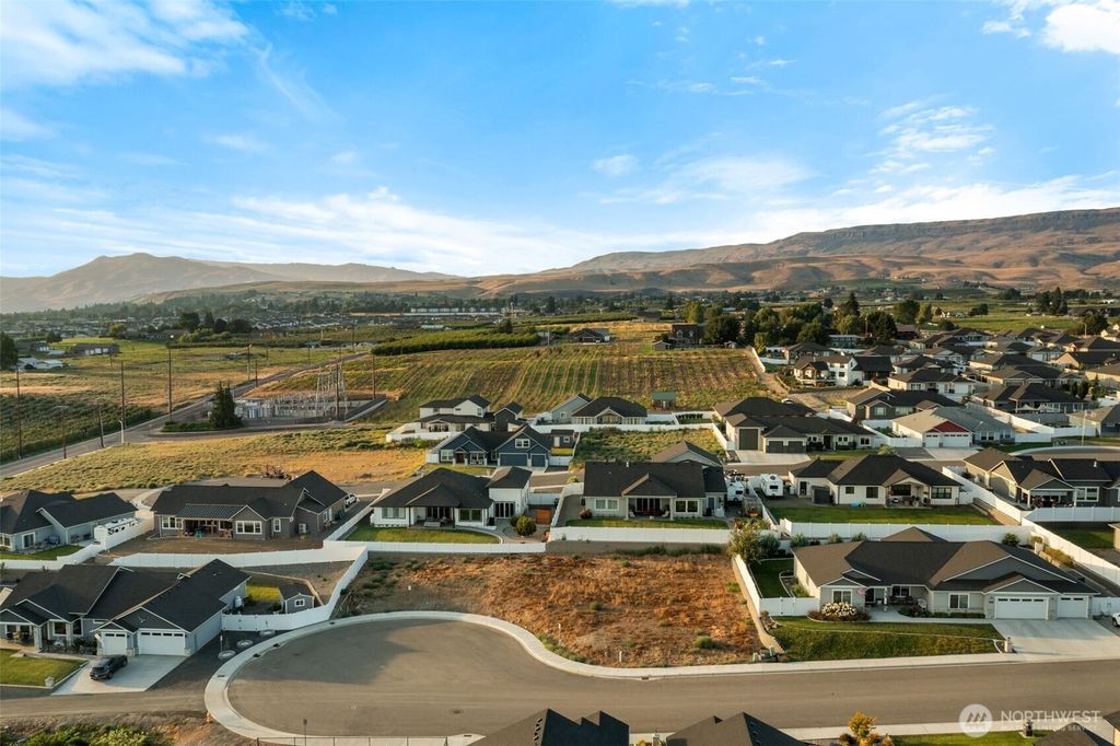 Photo of 2571 Paisley Street SE, East Wenatchee, WA 98802 (MLS # 2465665)