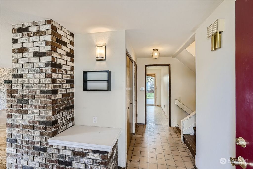 Photo of 6220 129th Avenue SE, Bellevue, WA 98006 (MLS # 2049880)