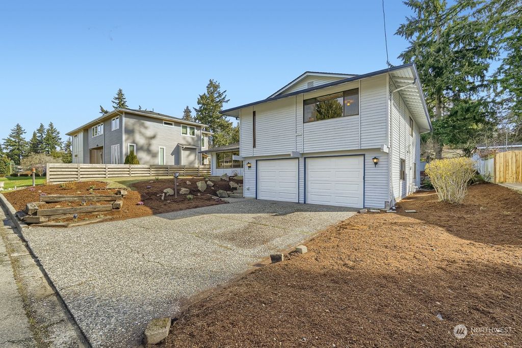 Photo of 6220 129th Avenue SE, Bellevue, WA 98006 (MLS # 2049880)