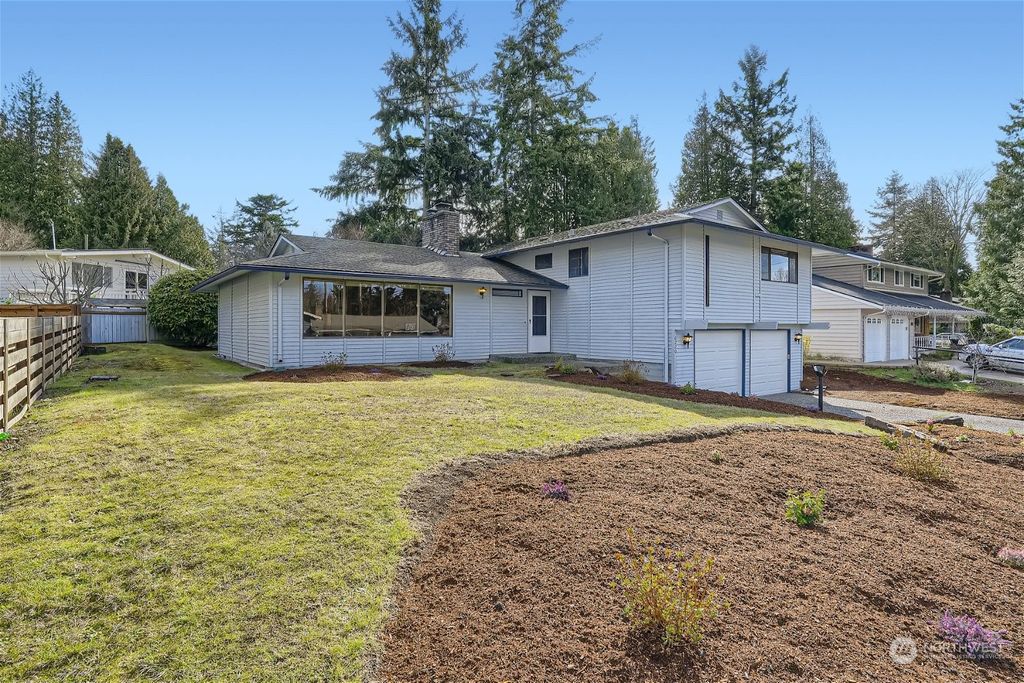 Photo of 6220 129th Avenue SE, Bellevue, WA 98006 (MLS # 2049880)