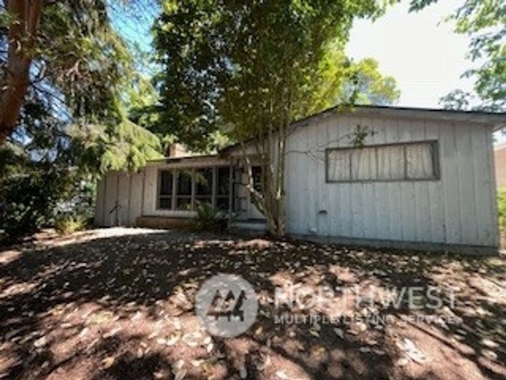 Photo of 11508 29th Ave SW Ave, Seattle, WA 98146 (MLS # 2262731)