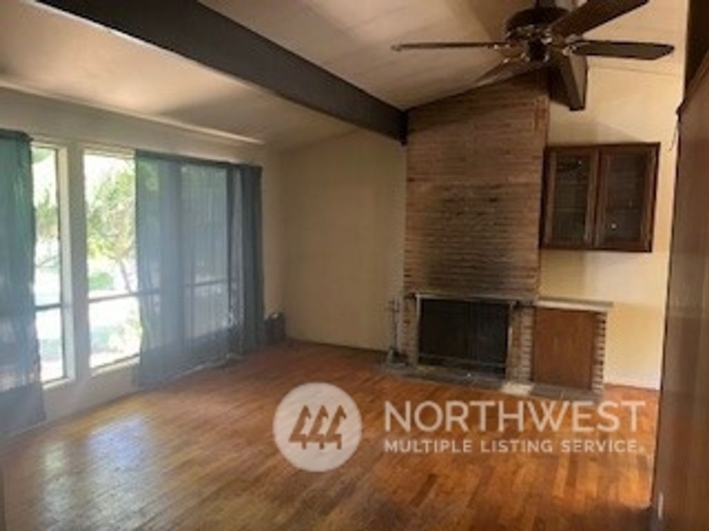 Photo of 11508 29th Ave SW Ave, Seattle, WA 98146 (MLS # 2262731)