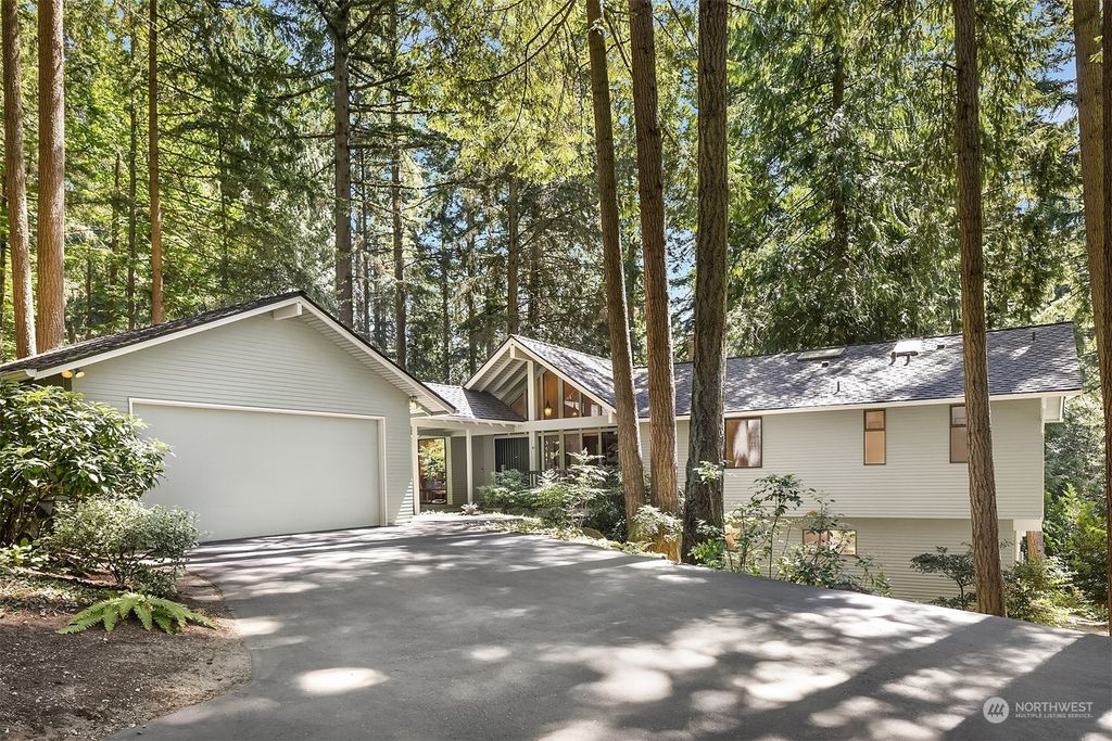 Photo of 3406 131st Avenue NE, Bellevue, WA 98005 (MLS # 2138196)