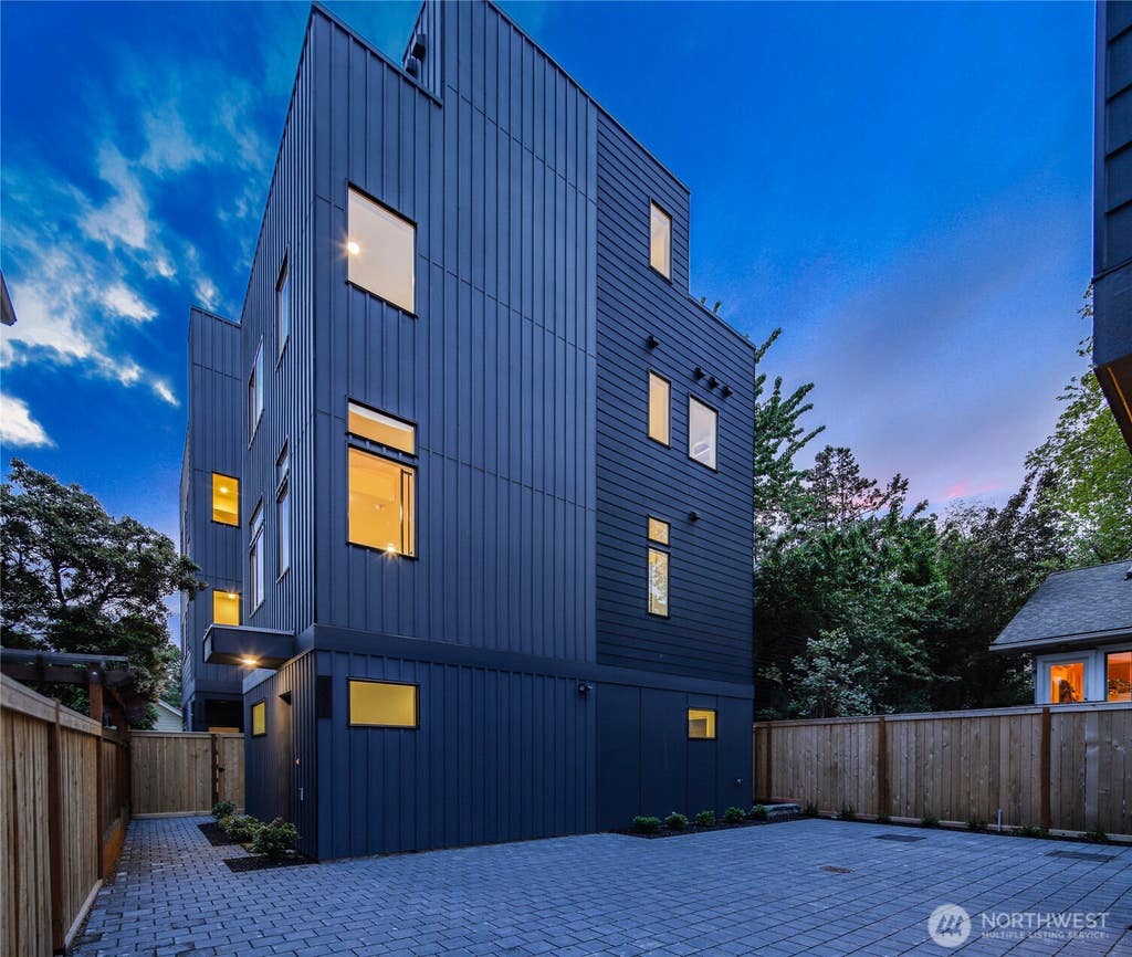 Photo of 4527 Corliss Avenue N, Seattle, WA 98103 (MLS # 2550900)