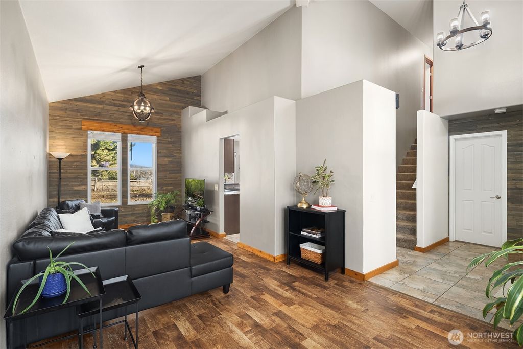 Photo of 504 N Floral Avenue, Cle Elum, WA 98922 (MLS # 2475570)