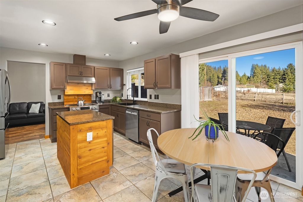 Photo of 504 N Floral Avenue, Cle Elum, WA 98922 (MLS # 2475570)