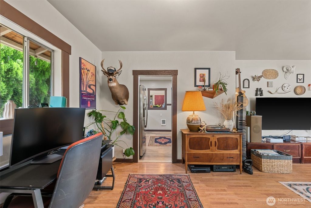 Photo of 925 Monroe Street, Wenatchee, WA 98801 (MLS # 2524126)
