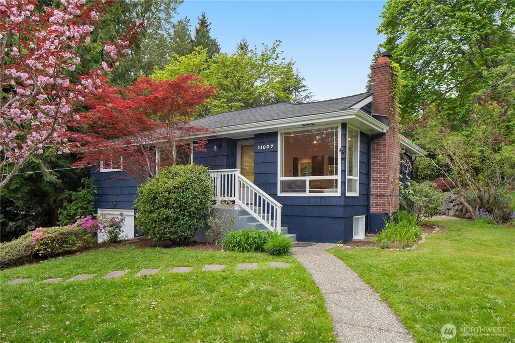 Photo of 11007 Alton Avenue NE, Seattle, WA 98125 (MLS # 2504787)