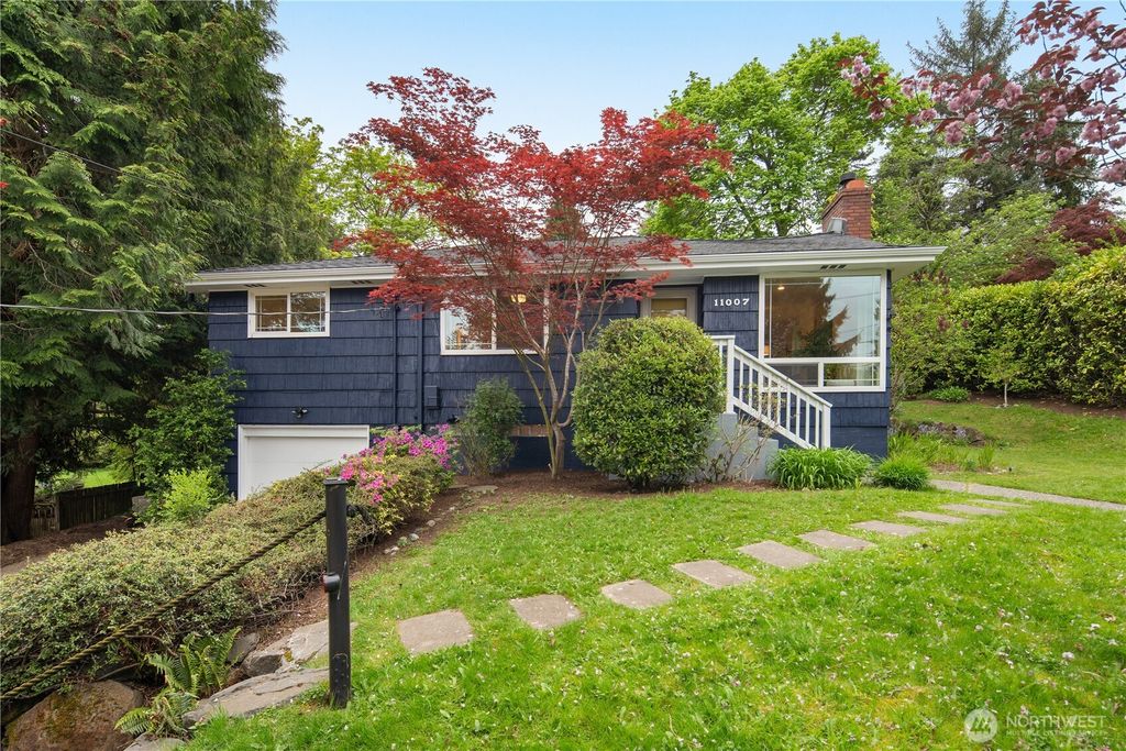 Photo of 11007 Alton Avenue NE, Seattle, WA 98125 (MLS # 2504787)