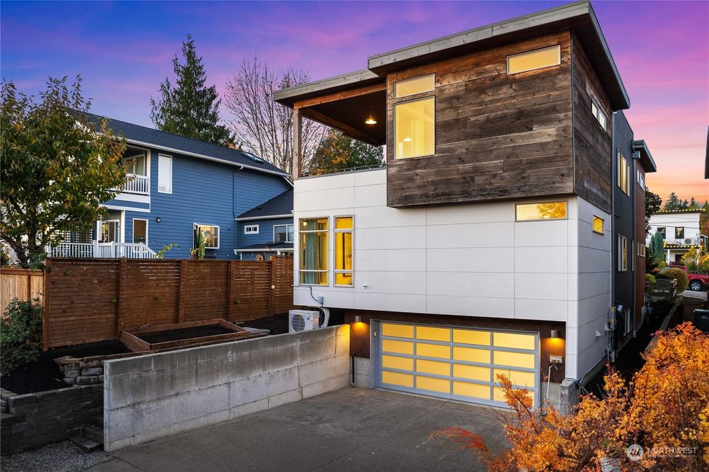 Photo of 329 6th Avenue, Kirkland, WA 98033 (MLS # 2304537)
