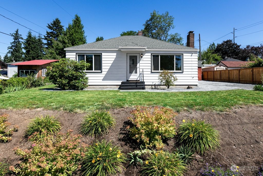 Photo of 616 NE 152nd Street, Shoreline, WA 98155 (MLS # 2261737)
