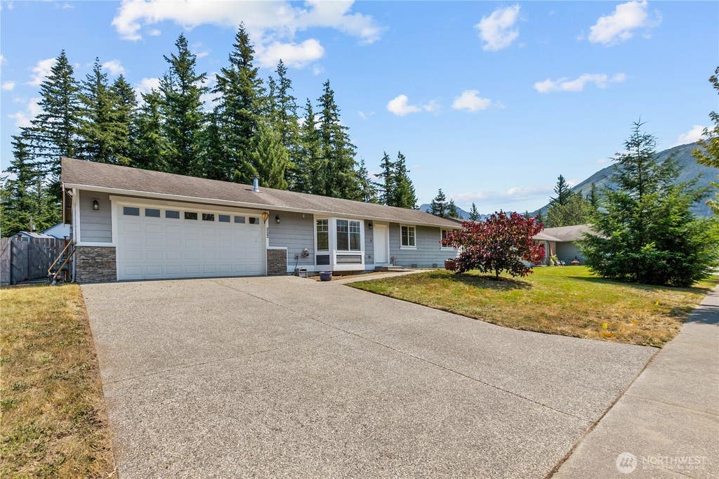 Photo of 252 19th Street, Gold Bar, WA 98251 (MLS # 2554704)