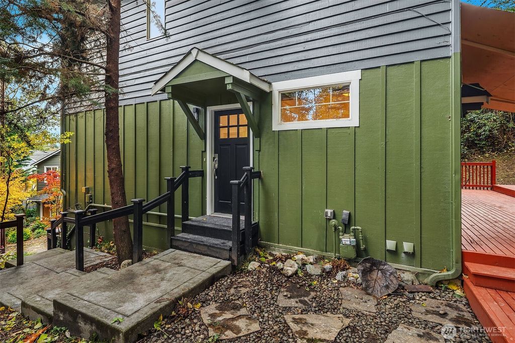 Photo of 2486 SW Webster St, Seattle, WA 98106 (MLS # 2449344)