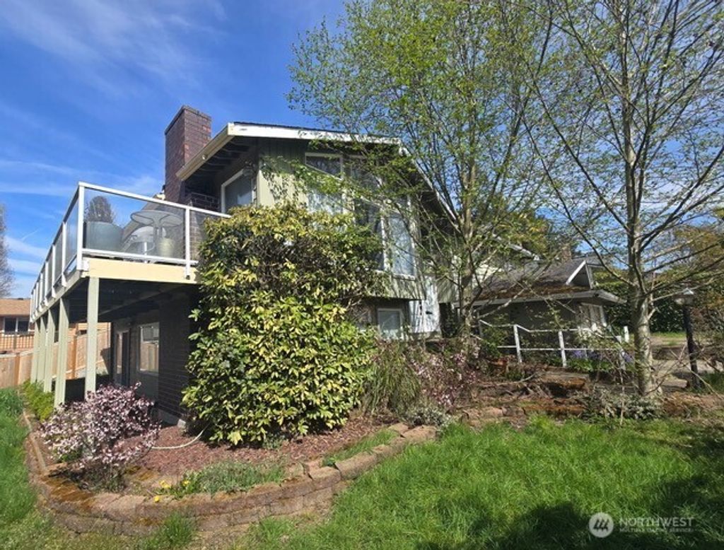 Photo of 906 S 262nd Place, Des Moines, WA 98198 (MLS # 2510435)