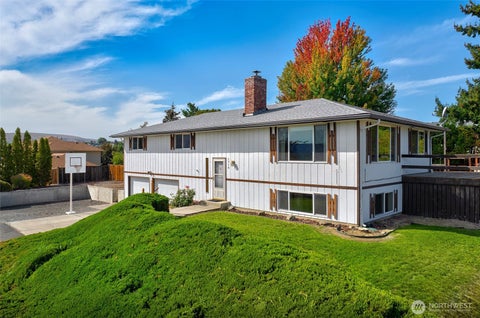 Photo of 1710 S 73rd Avenue, Yakima, WA 98908 (MLS # 2587069)