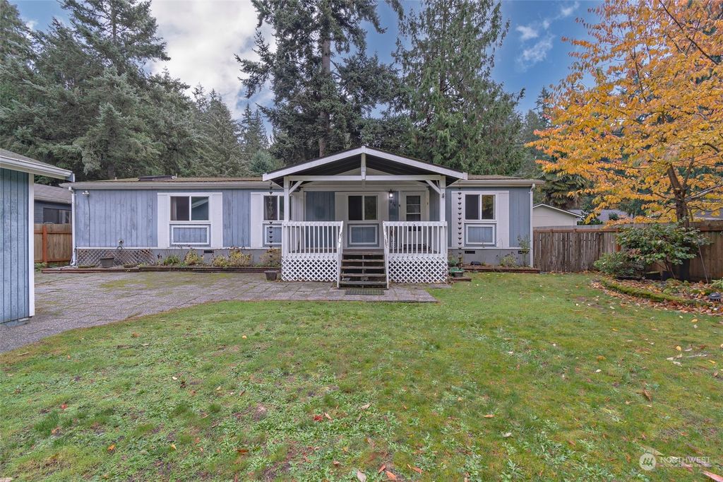 Photo of 824 208th Avenue NE, Sammamish, WA 98074 (MLS # 2188156)