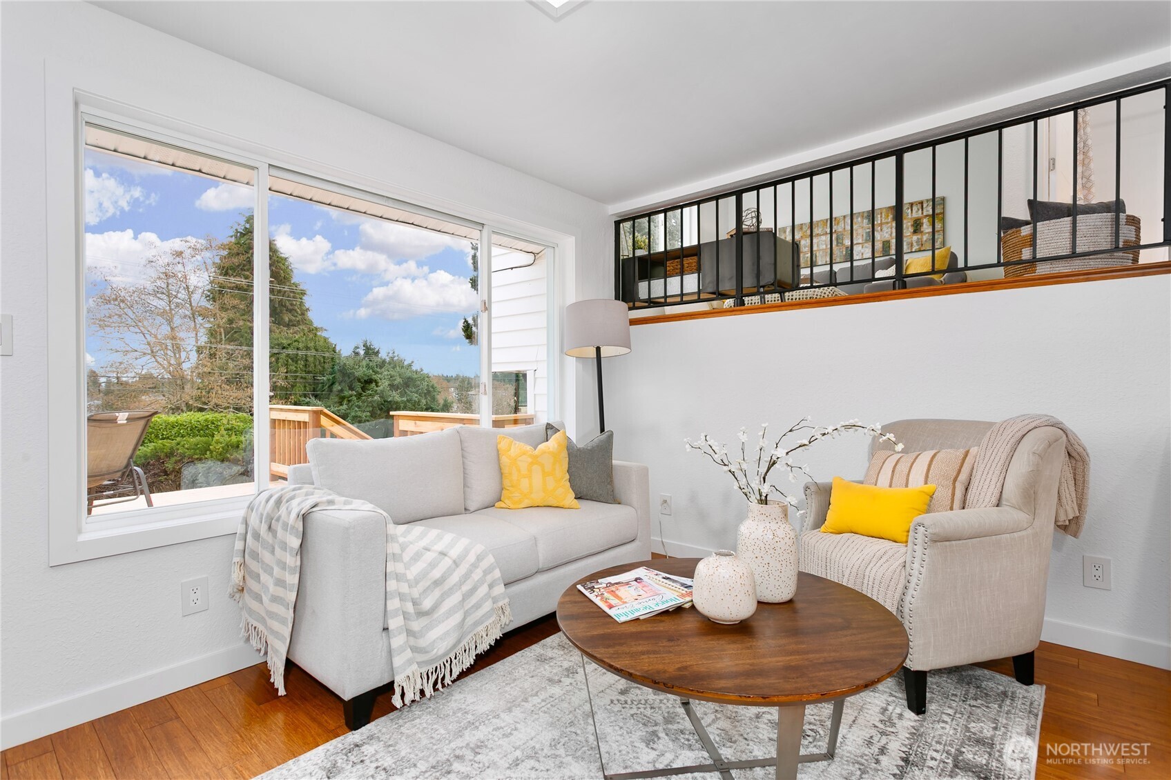 4245 N Vassault Street