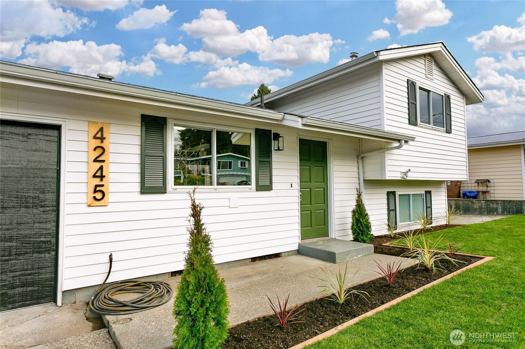 Photo of 4245 N Vassault Street, Tacoma, WA 98407 (MLS # 2487968)