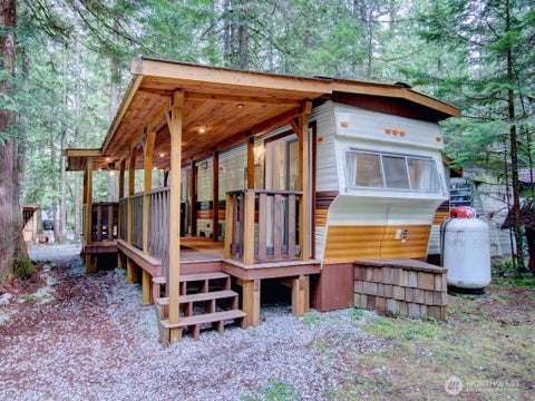 Photo of 80 Sunset Circle, Deming, WA 98244 (MLS # 2578808)