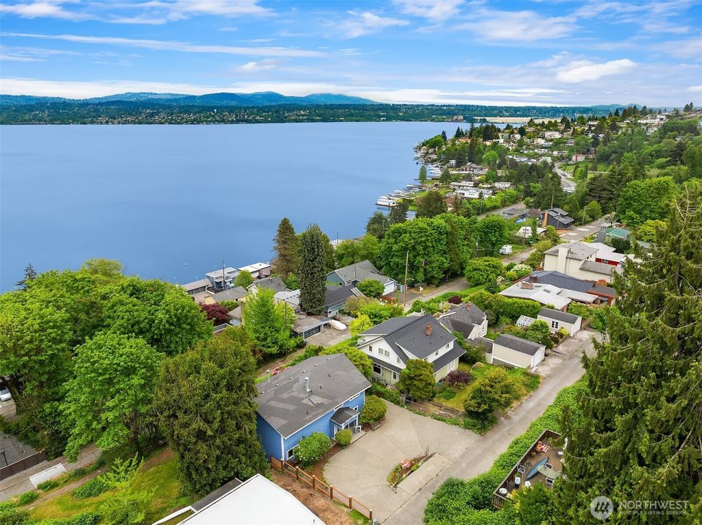 Photo of 9823 Arrowsmith Avenue S, Seattle, WA 98118 (MLS # 2519407)