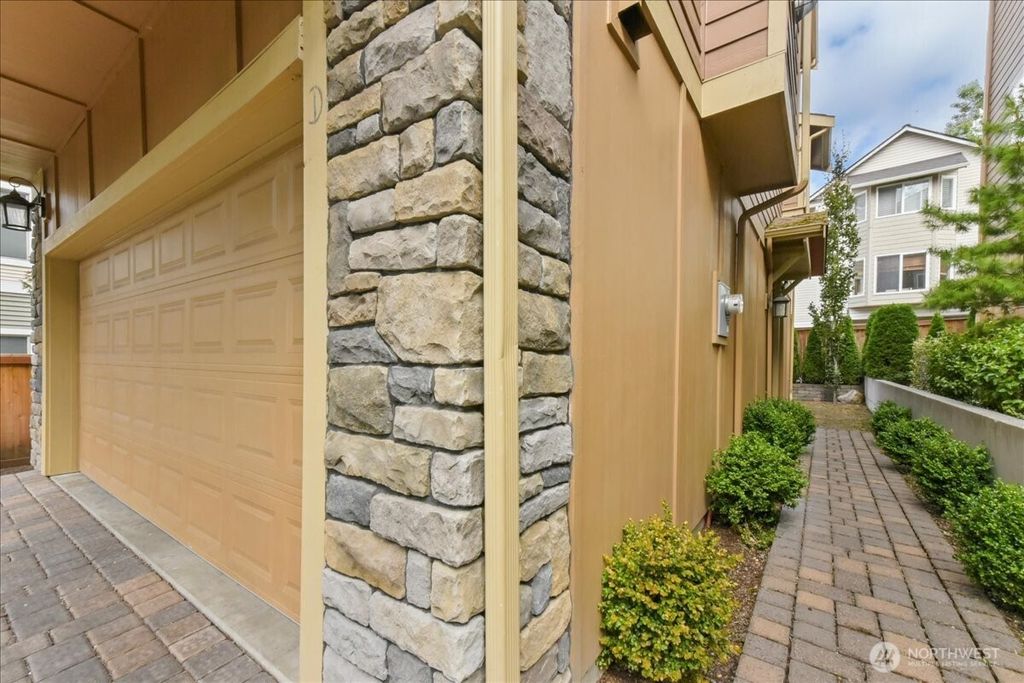 Photo of 12722 35th AVE House D NE, Seattle, WA 98125 (MLS # 2504778)