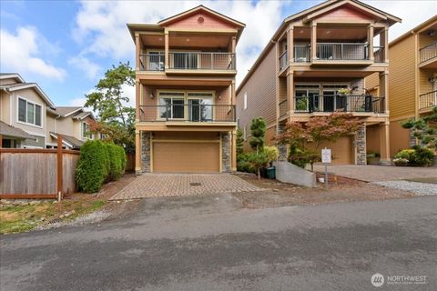 Photo of 12722 35th AVE House D NE, Seattle, WA 98125 (MLS # 2504778)